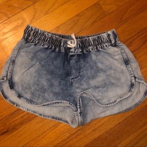 Women’s chubbies washed blue jean shorts